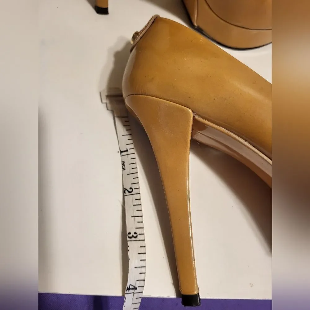 Stuart Weitzman Beige Patent Leather Peep Toe Platform Sandals Sz 6.5 MSRP $495